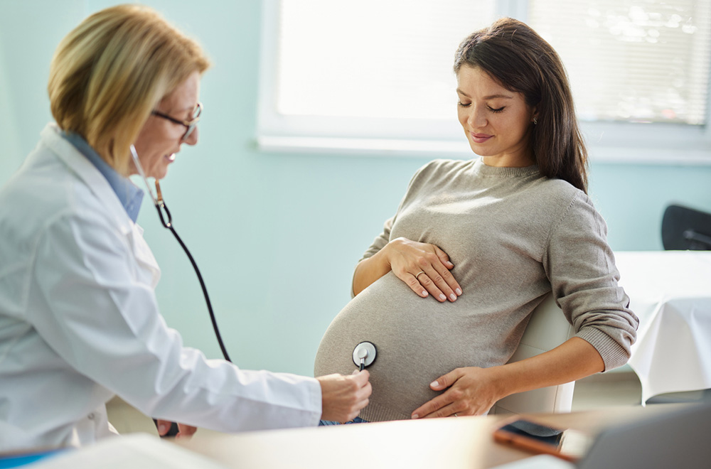 pregnant woman and doctor