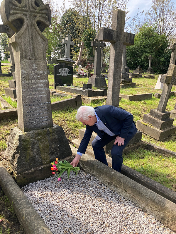 Dean Evans, author of 'Funding the ladder: the Passmore Edwards legacy' lays flowers at Passmore Edwards' grave