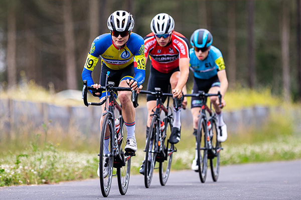 Matthew (front) won Gold at the Paracycling Road Nationals 2019