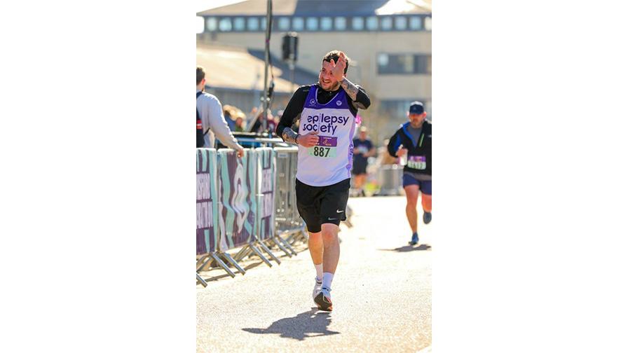 runner waving to crowd